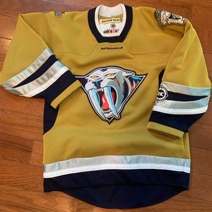 Nashville Predators Youth L/XL NHL Jersey KOHO